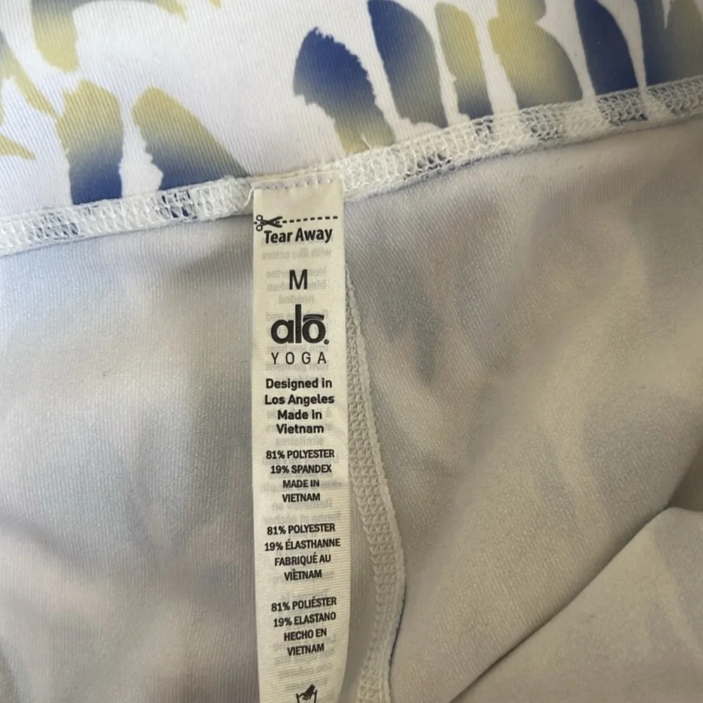 ALO Yoga Blue and Cream Patterned Capris